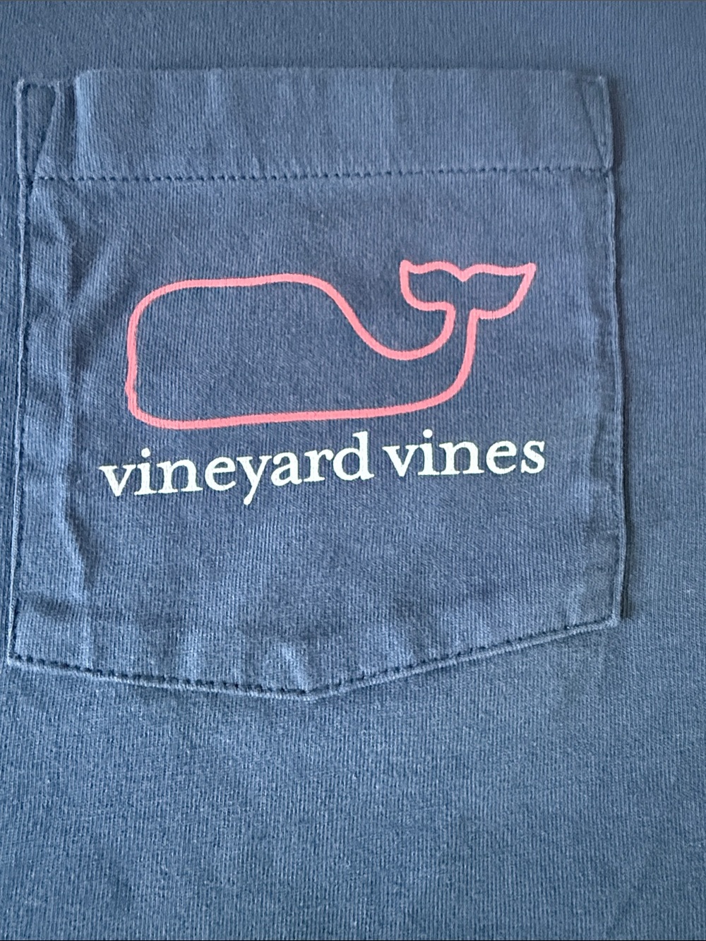 Vineyard Vines Men’s Navy Short-Sleeve Pocket Tee with Pink Whale - Picture 3 of 7